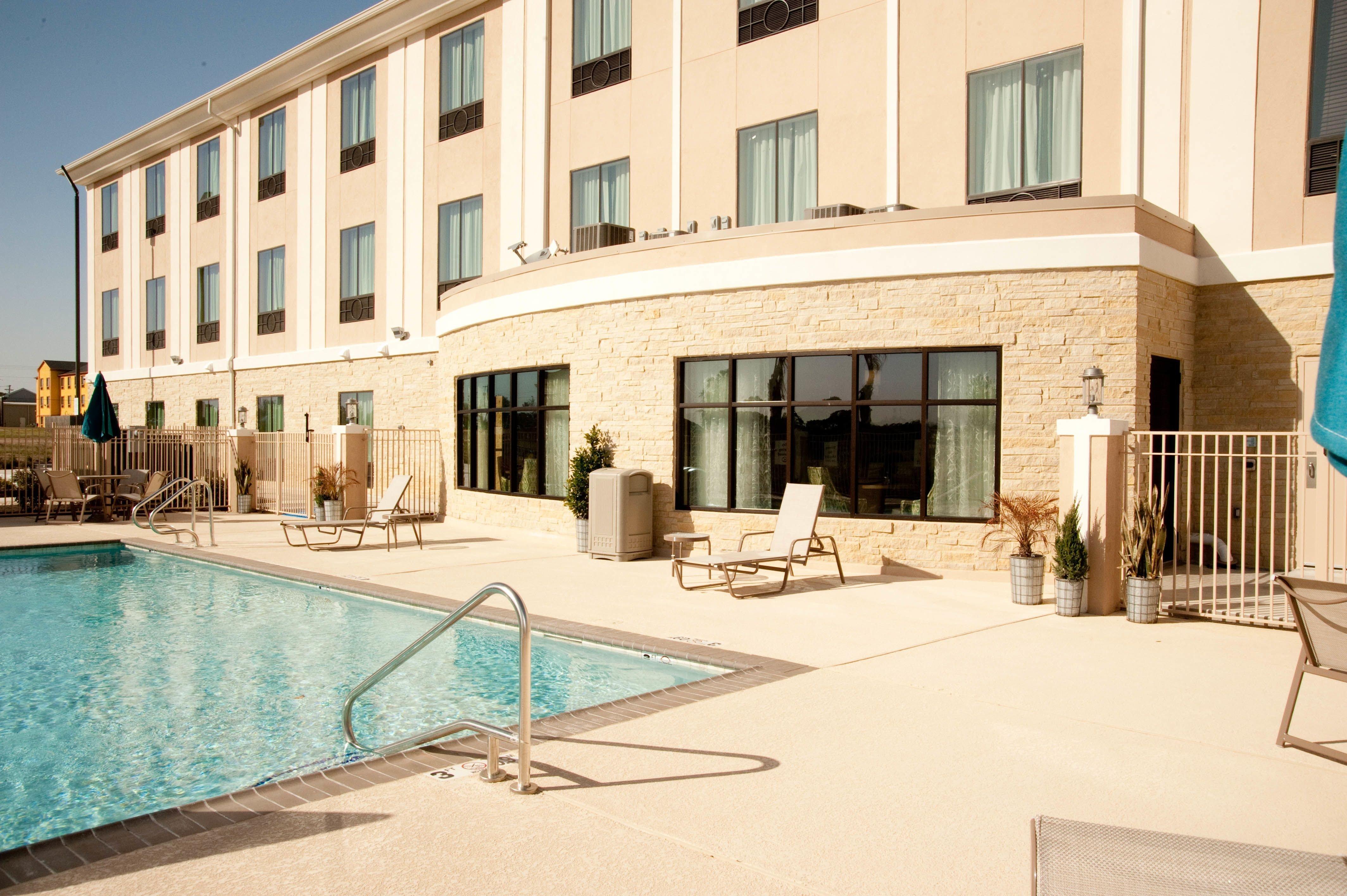 Holiday Inn Express And Suites Schulenburg By Ihg Exterior foto
