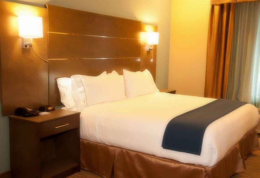 Holiday Inn Express And Suites Schulenburg By Ihg Exterior foto